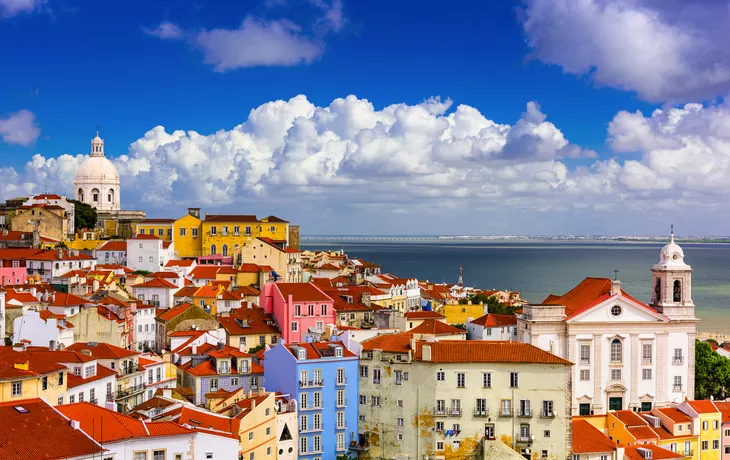 Alfama -  Stadtteil von Lissabon - ©SeanPavonePhoto - stock.adobe.com