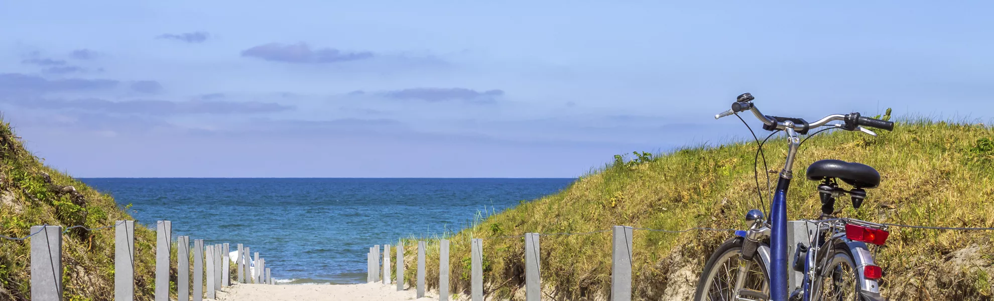 Fahrrad auf dem Weg zum Strand - © pure-life-pictures - Fotolia