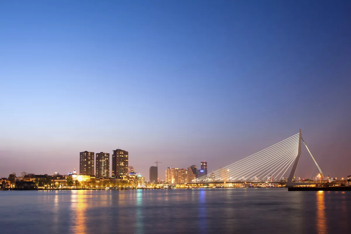 Erasmus-Brücke, Rotterdam - © shutterstock_156110045