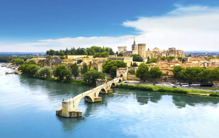 © Getty Images/iStockphoto - Pont'd Avignon und Papstpalast