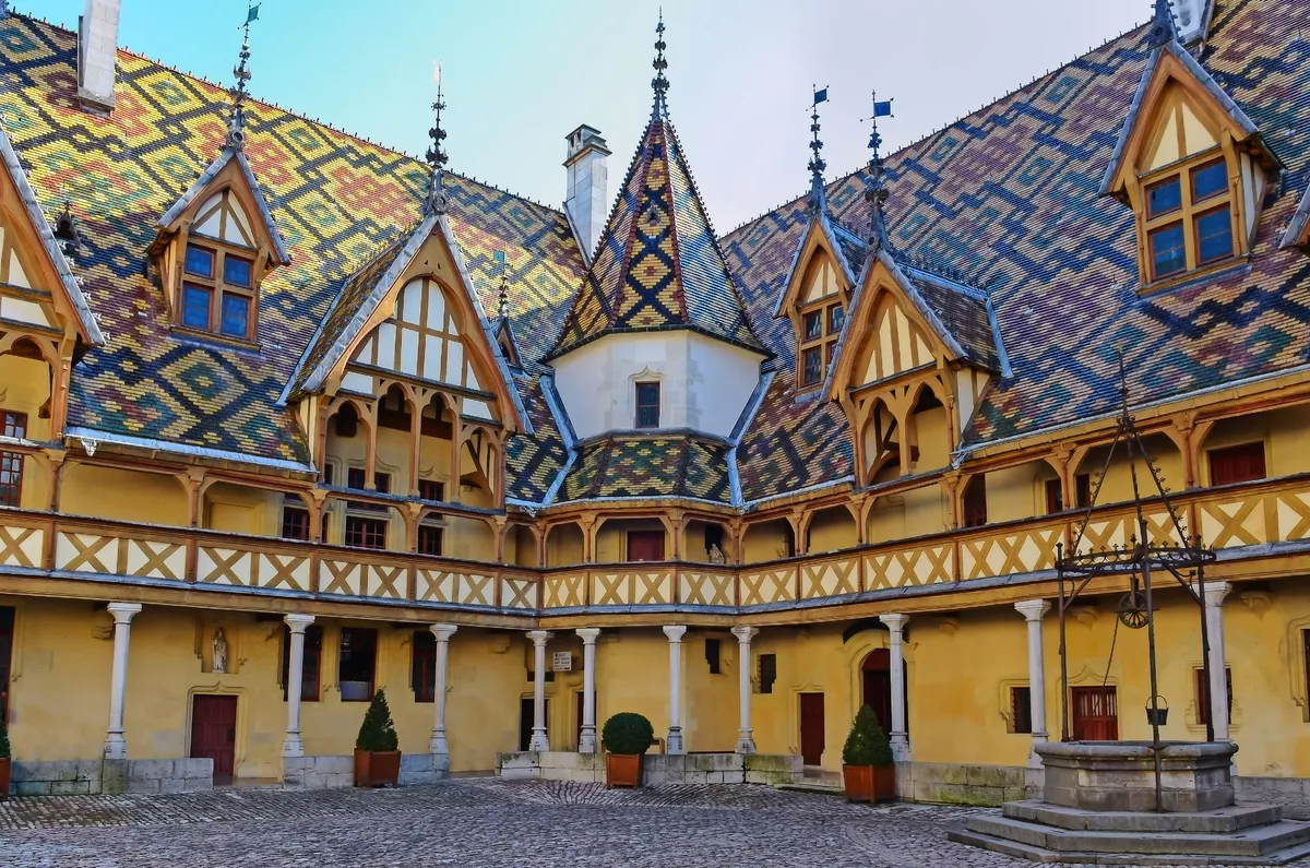 Hôtel-Dieu in Beaune - © Martin M303 - stock.adobe.com