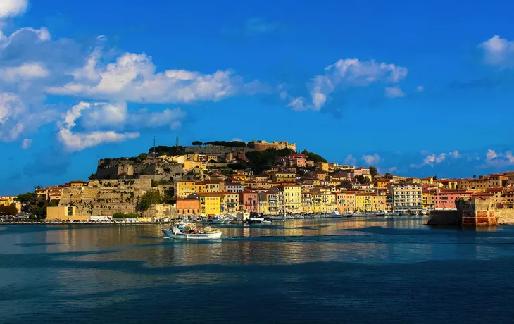 © Tanja Voigt  - stock.adobe.com - Blick auf Portoferraio