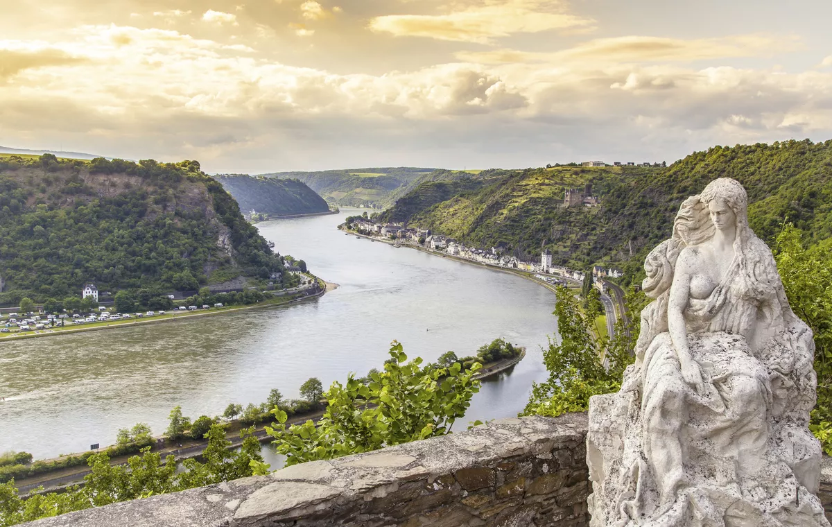 «Romantischer Rhein» - © Copyright (c) 2017 Shutterstock.  No use without permission.