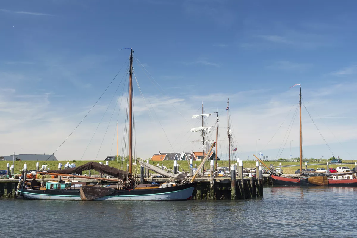 Hafen in Oudeschild, Texel - © shutterstock_240631045