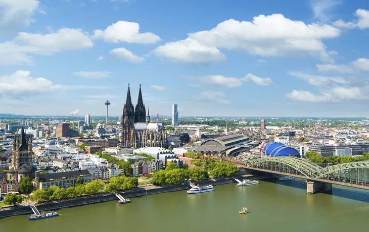 © This content is subject to copyright. - Panorama mit Dom, Köln