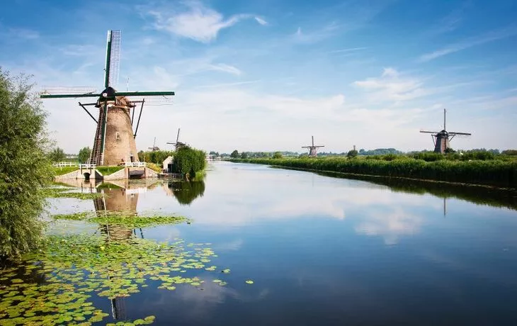 Kinderdijk, Provinz Südholland, UNESCO-Weltkulturerbe, Windmühlen, Kanal, Wasserwege, Sehenswürdigkeit, niederländisch, idyllisch, Landschaft - © SandyS - Fotolia