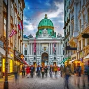 Herrengasse mit Blick auf die kaiserliche Hofburg in Wien