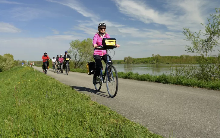 Entlang des Donauradwegs nach Wien SE-Manon