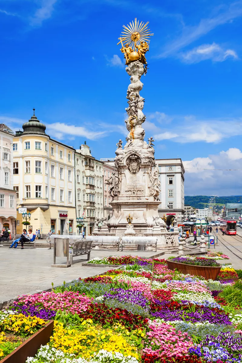 Dreifaltigkeitssäule auf dem Hauptplatz von Linz - © saiko3p - stock.adobe.com