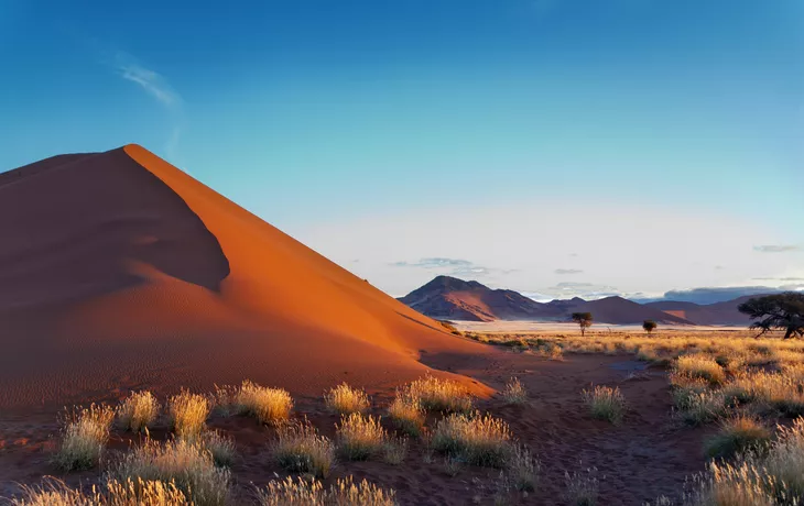 ©Iuliia Sokolovska - stock.adobe.com - Sossusvlei-Düne in der Namib-Wüste, Namibia