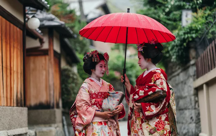 Porträt einer Maiko-Geisha - © juripozzi - stock.adobe.com