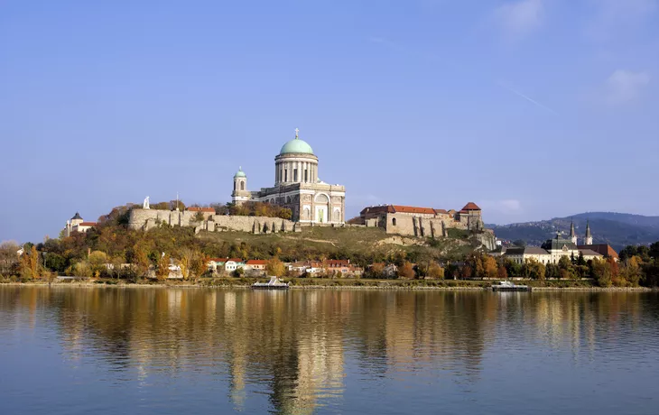 © shutterstock_176559485 - Donau bei Esztergom