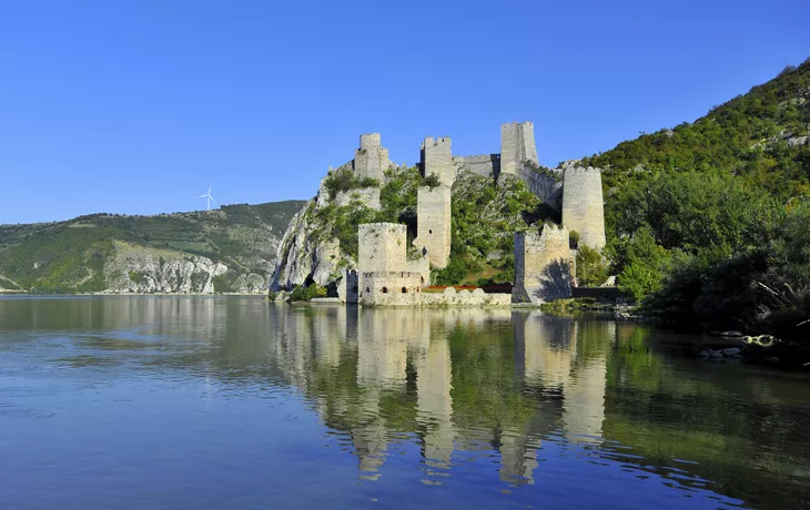 © shutterstock_220818883 - Festung Golubac beim Eisernen Tor