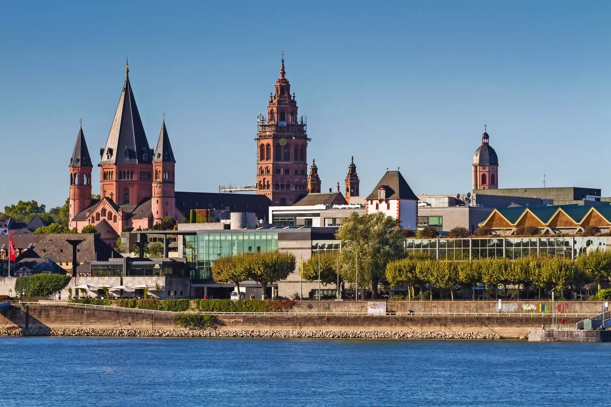 Rheinufer mit Dom, Mainz - © Circumnavigation - Fotolia