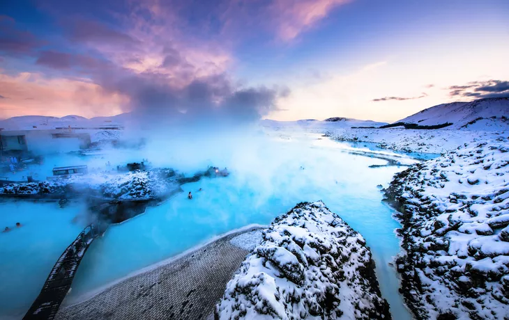 ©surangaw - stock.adobe.com - berühmte blaue Lagune in der Nähe von Reykjavik, Island