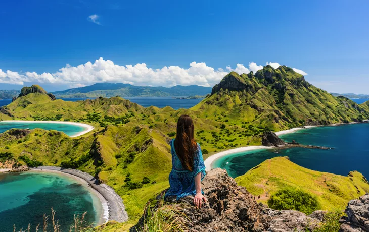 ©Kzenon - stock.adobe.com - atemberaubende Aussicht auf die Insel Padar