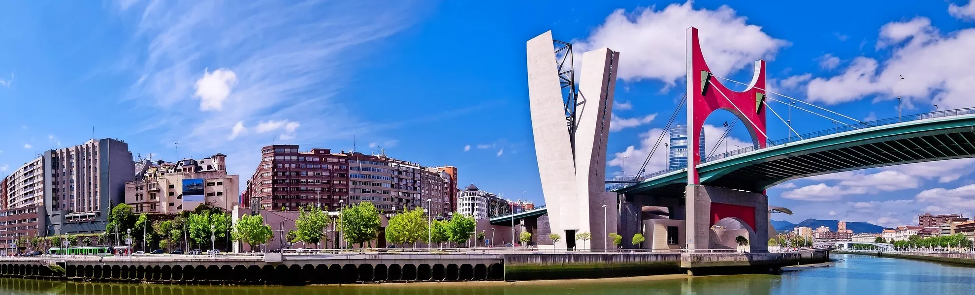 Ansicht der Böschung des Flusses Nervión O de Bilbao - © Mik Man - Fotolia