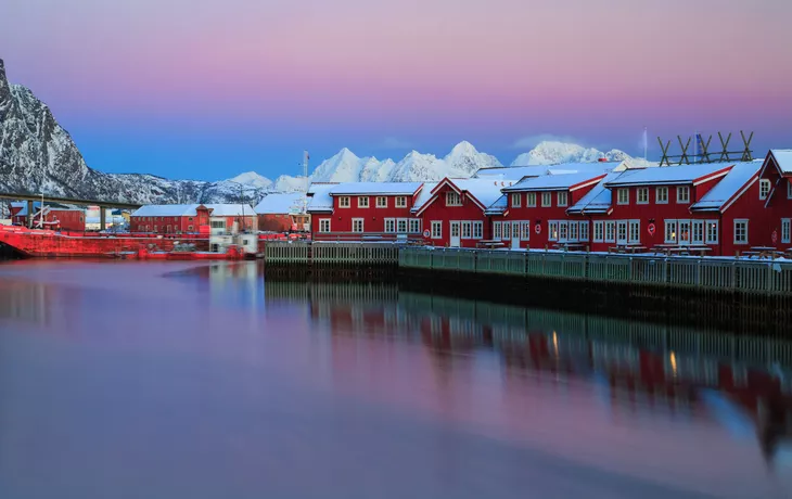 © Stefano Savi - stock.adobe.com - Svolvaer auf den Lofoten, Norwegen