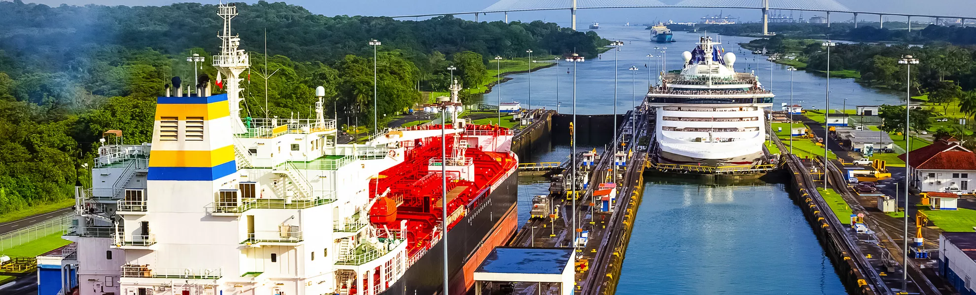 Blick auf den Panamakanal vom Kreuzfahrtschiff - ©Solarisys - stock.adobe.com