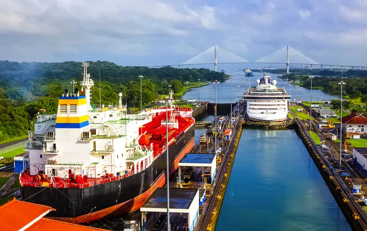 Blick auf den Panamakanal vom Kreuzfahrtschiff - ©Solarisys - stock.adobe.com