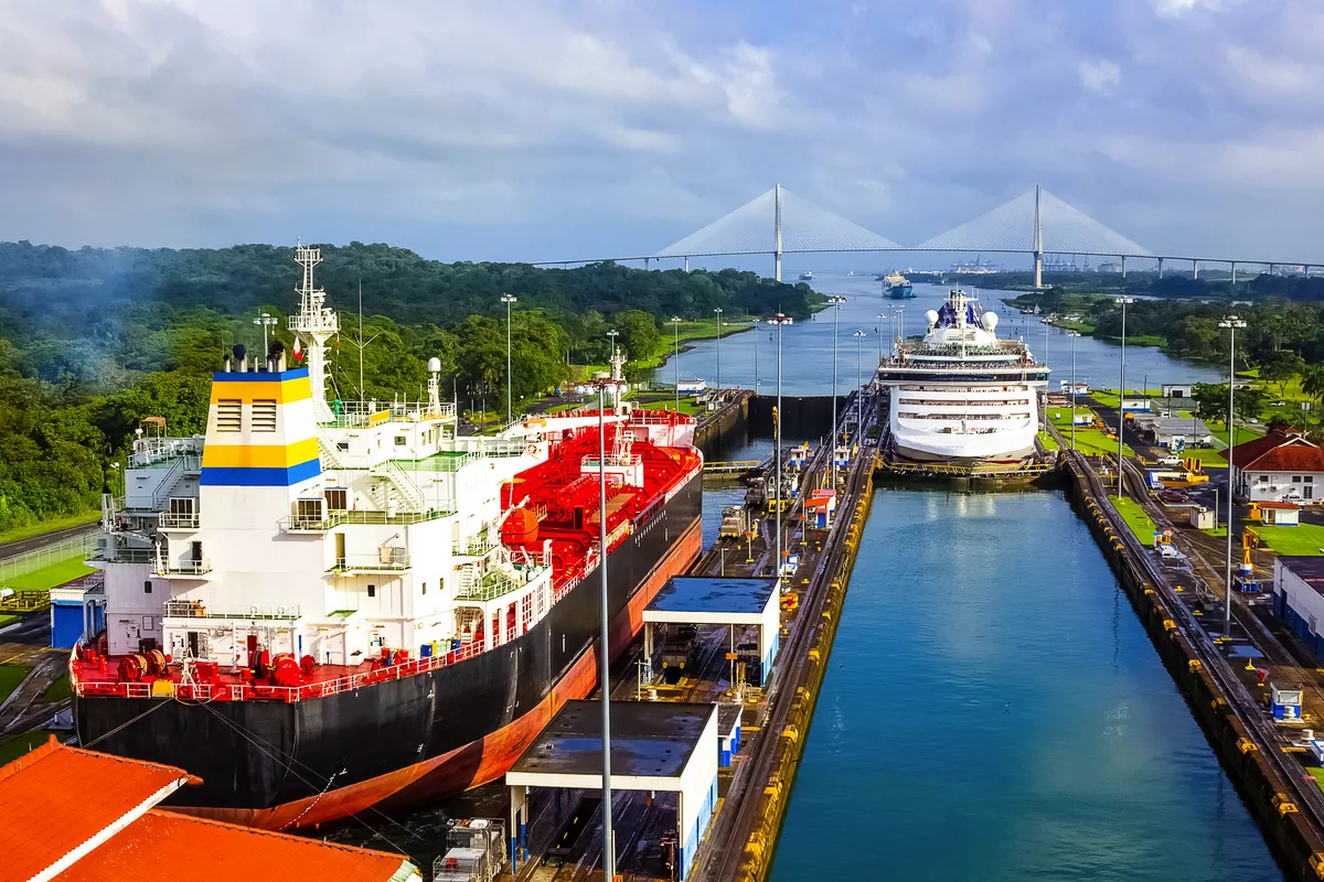 Blick auf den Panamakanal vom Kreuzfahrtschiff - ©Solarisys - stock.adobe.com