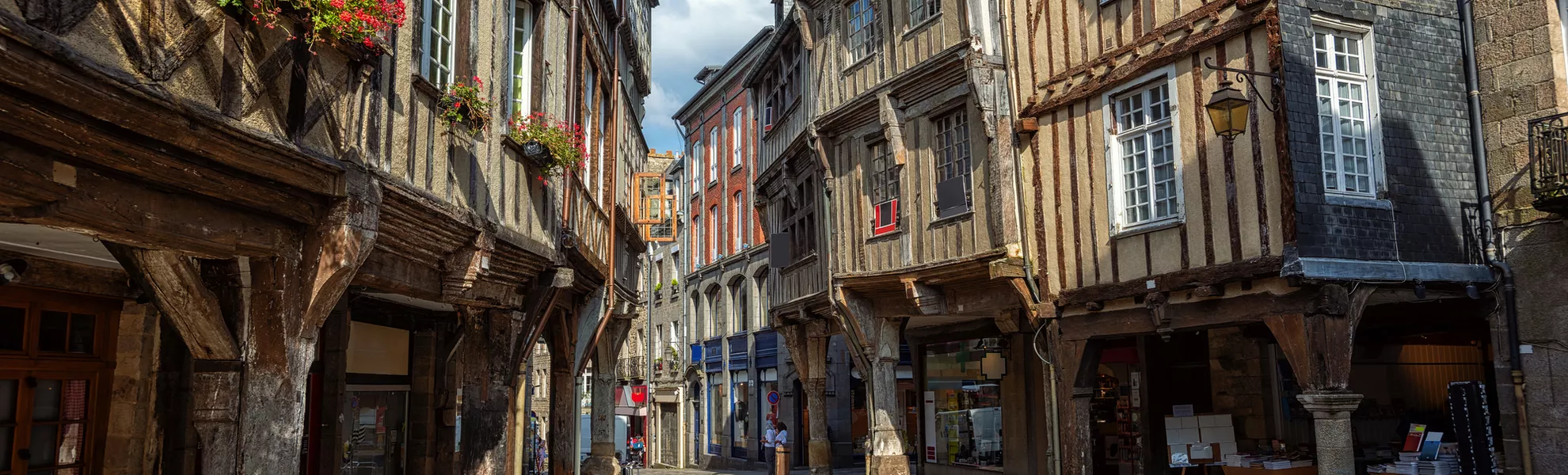 Dinan in der Bretagne - © Boris Stroujko - stock.adobe.com