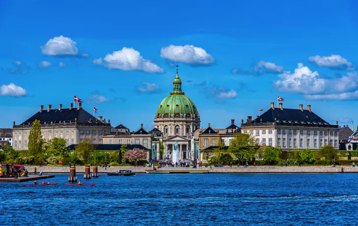 Schloss Amalienborg in Kopenhagen - ©dudlajzov - stock.adobe.com