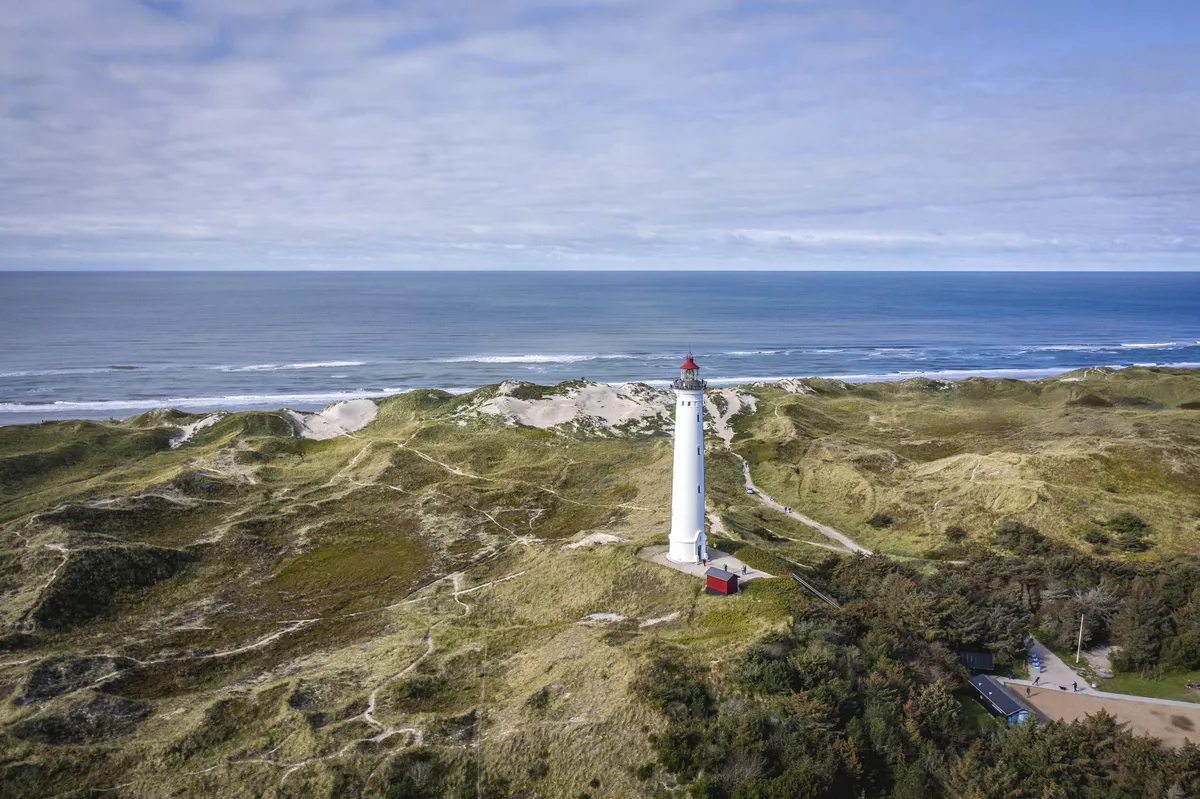 Leuchtturm Lynvig Fyr an der Nordseeküste - © Stock87 - stock.adobe.com