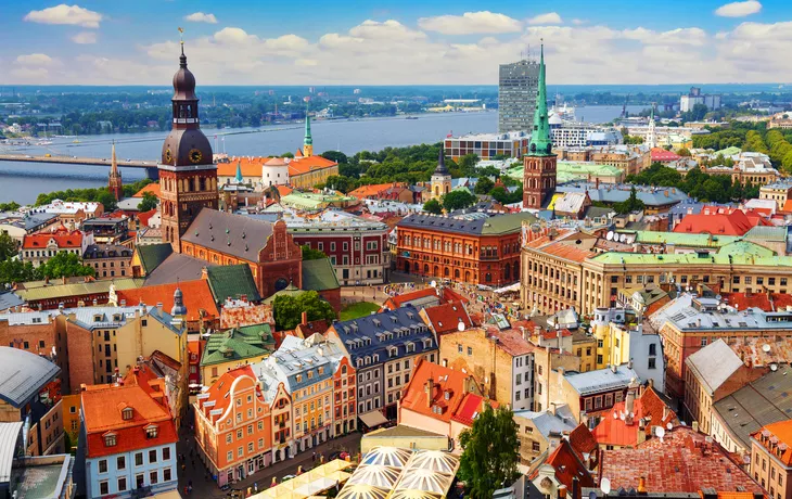 Panoramablick auf die Altstadt von Riga - © Nikolay N. Antonov - stock.adobe.com