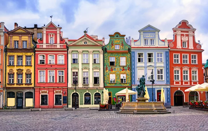 Bunte Renaissancefassaden auf dem zentralen Marktplatz in Posen - © Boris Stroujko - stock.adobe.com