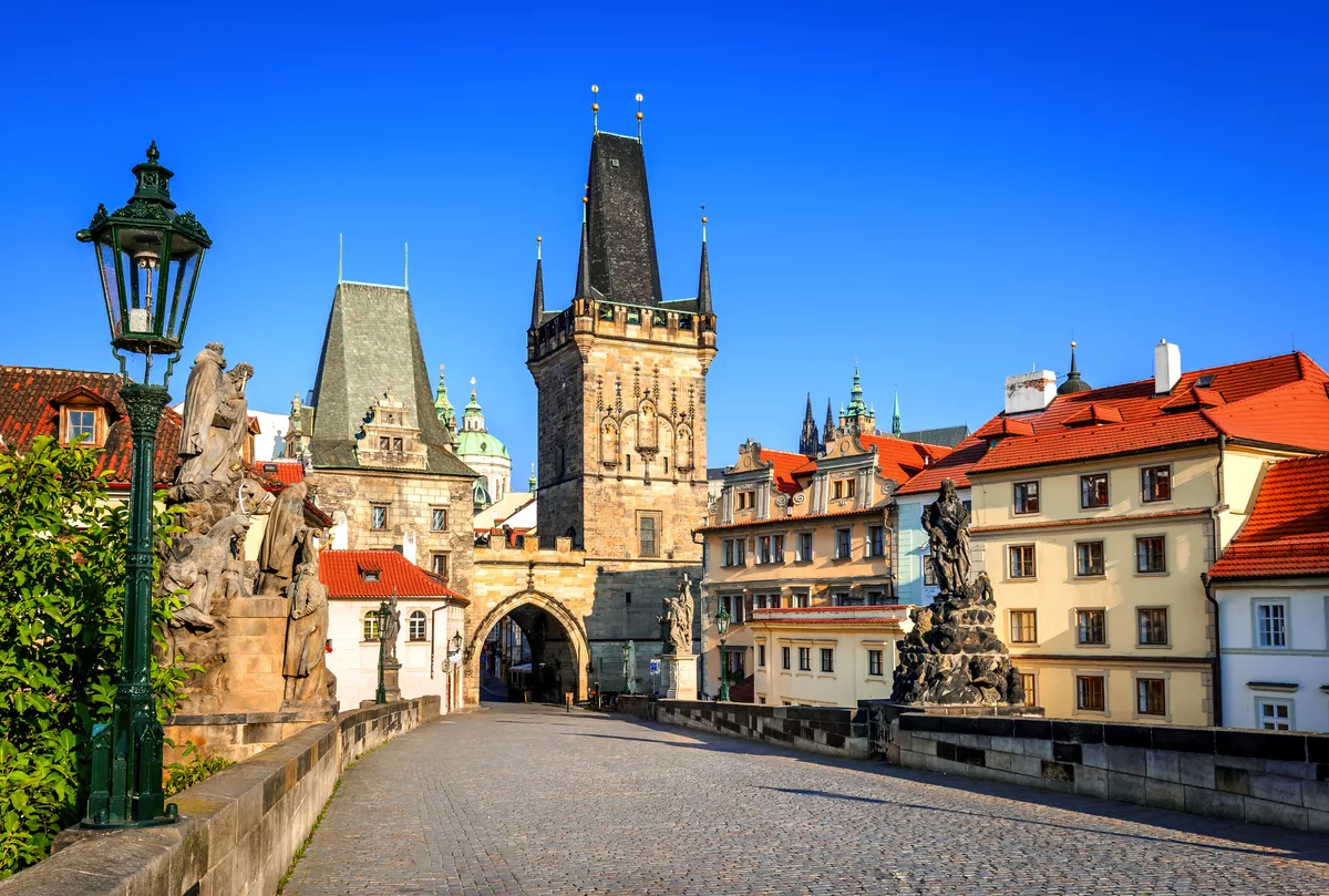 Stadttor auf der Karlsbrücke - © Emi Cristea - stock.adobe.com