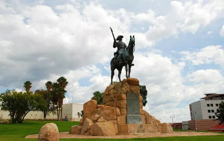 Reiterdenkmal in Windhoek, Namibia - © www.1000tdw.com - Fotolia