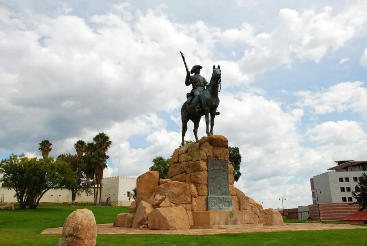 Reiterdenkmal in Windhoek, Namibia - © www.1000tdw.com - Fotolia