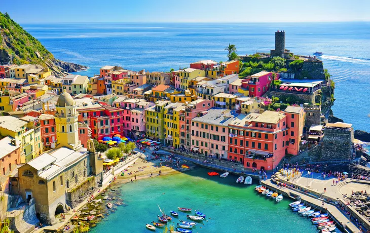 Vernazza: eines der fünf Dörfer der Cinque Terre an der ligurischen Küste Italiens - ©Javen - stock.adobe.com