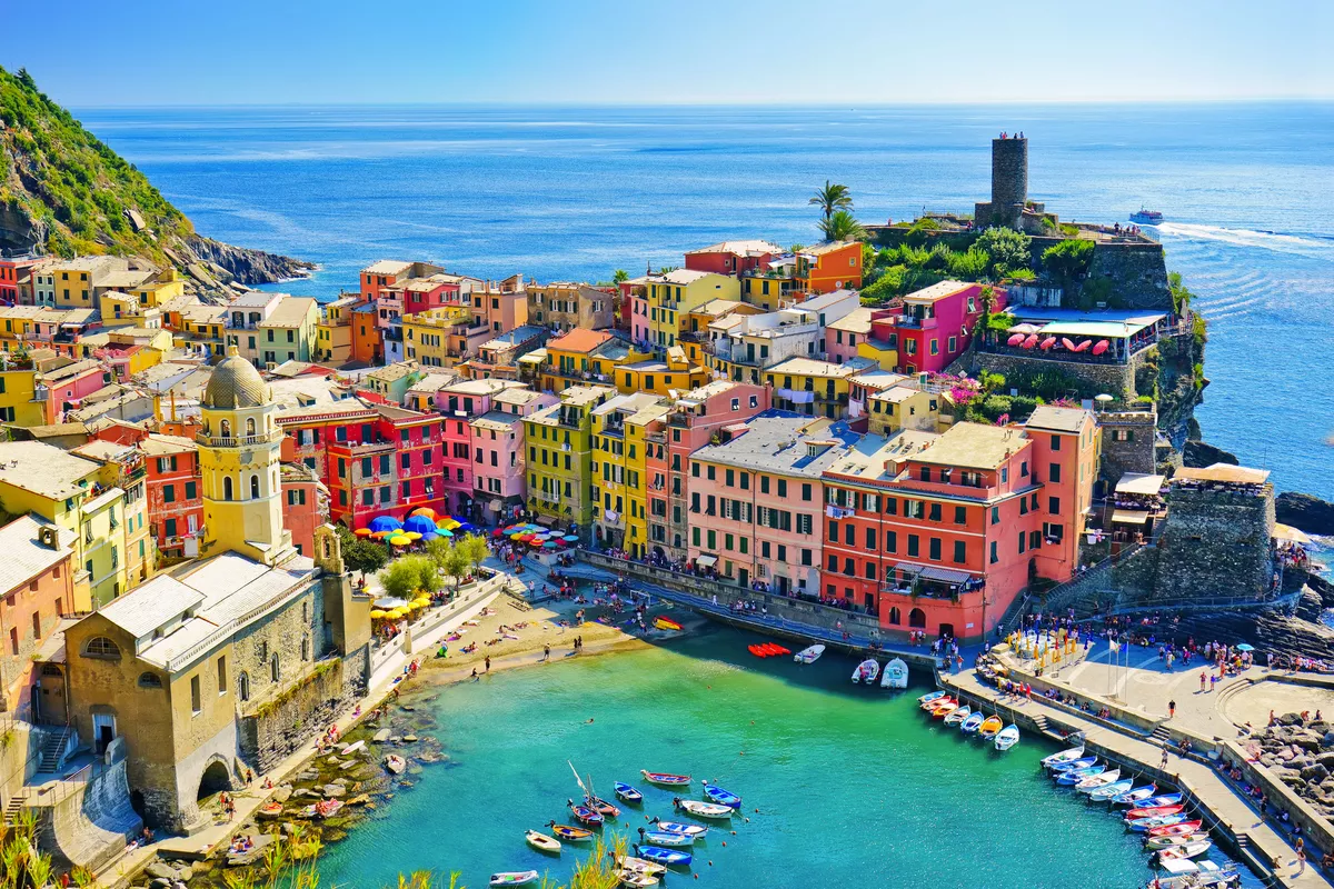 Vernazza: eines der fünf Dörfer der Cinque Terre an der ligurischen Küste Italiens - ©Javen - stock.adobe.com