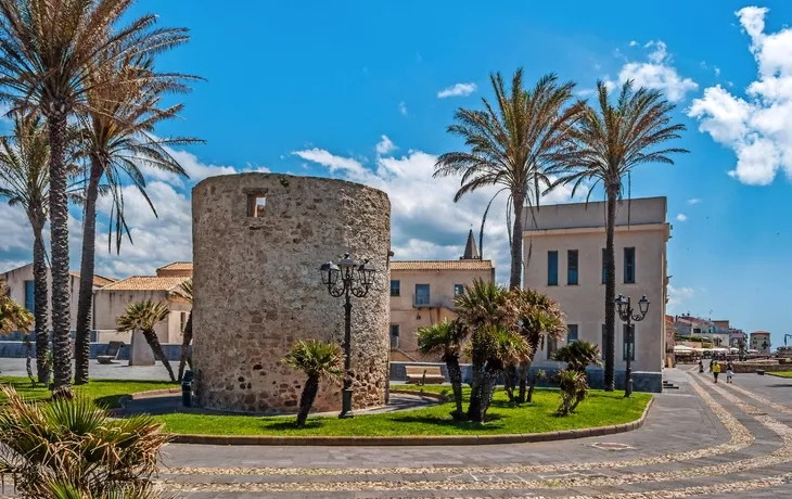 Stadtmauern von Alghero auf Sardinien, Italien - © replica73 - stock.adobe.com