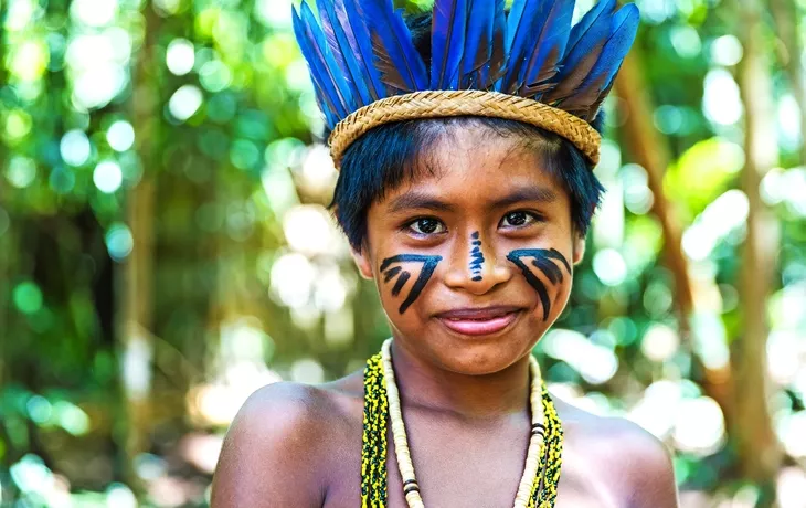 Urvölker im Amazonas, Brasilien - © filipefrazao - Fotolia