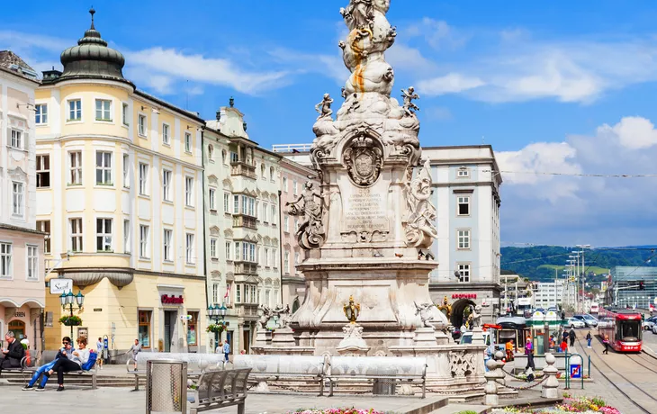 Dreifaltigkeitssäule auf dem Hauptplatz von Linz in Österreich - © saiko3p - stock.adobe.com