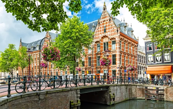 Amsterdam in den Niederlanden - © mandritoiu - stock.adobe.com