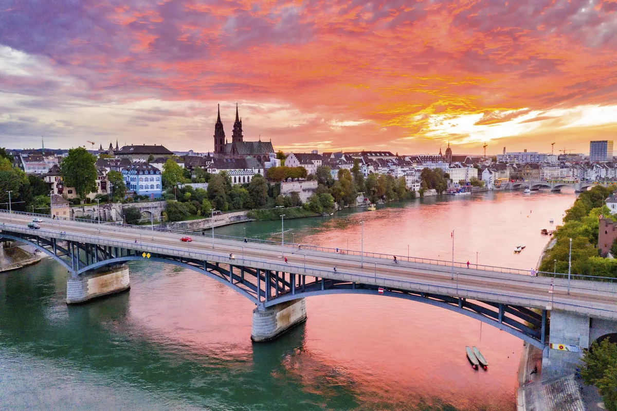 Basel bei Sonnenuntergang // Basel at sunset - © Basel Tourismus