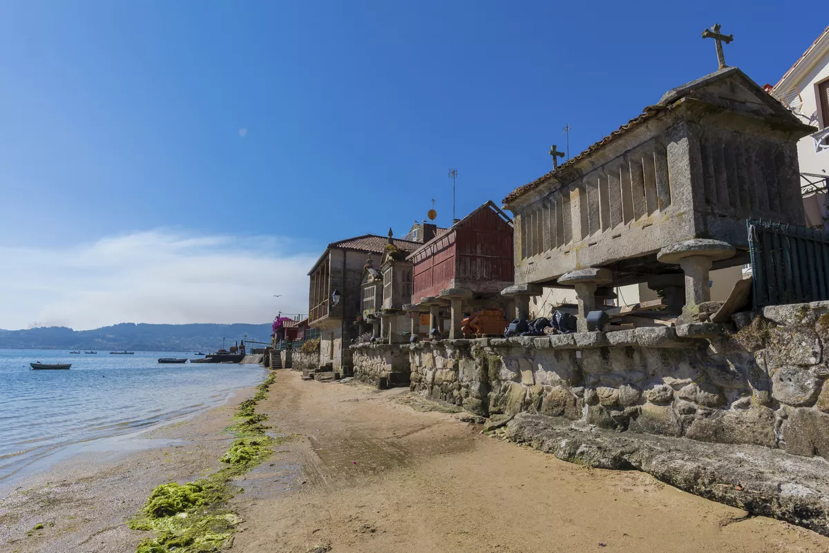 Combarro, Spaniens Fjordküste - © Getty Images/iStockphoto