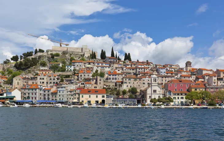 Historisches Städtchen Sibenik - © shutterstock_268024112