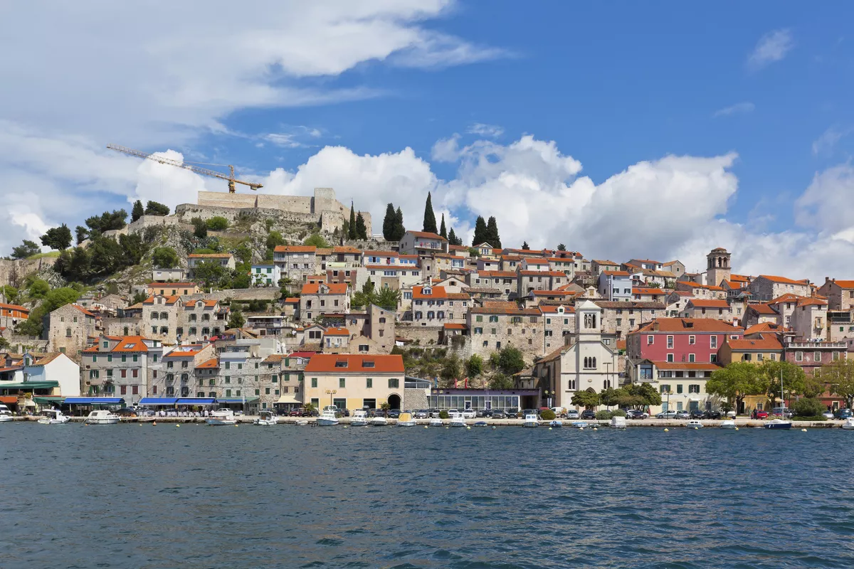 Historisches Städtchen Sibenik - © shutterstock_268024112