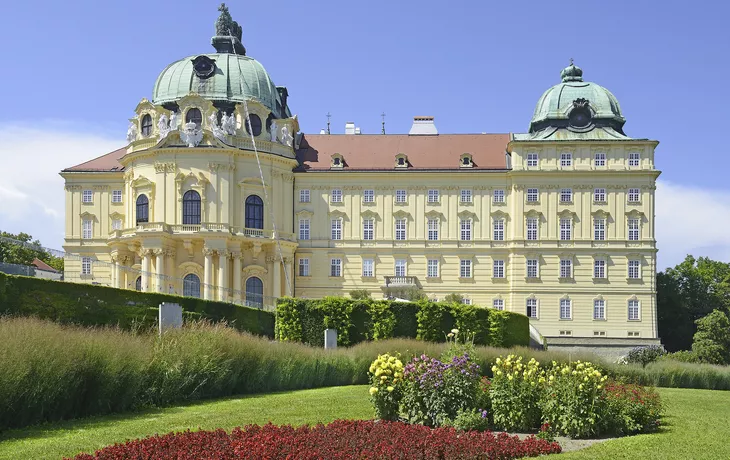 Stift Klosterneuburg bei Wien - © shutterstock_211235389