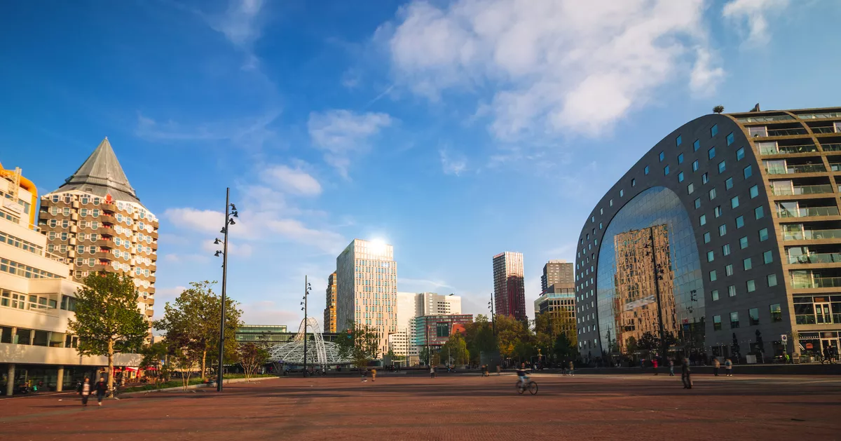 Panorama von Rotterdam mit Markthalle - © uslatar - stock.adobe.com