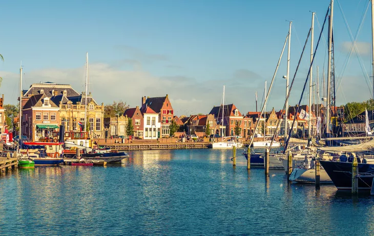 Panorama des alten Hafens und Kais in der historischen Stadt Enkhuizen - © Jeannette Tas, Netherlands