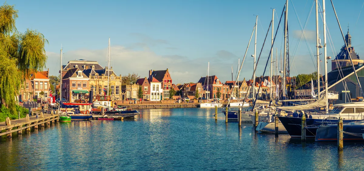 Panorama des alten Hafens und Kais in der historischen Stadt Enkhuizen - © Jeannette Tas, Netherlands