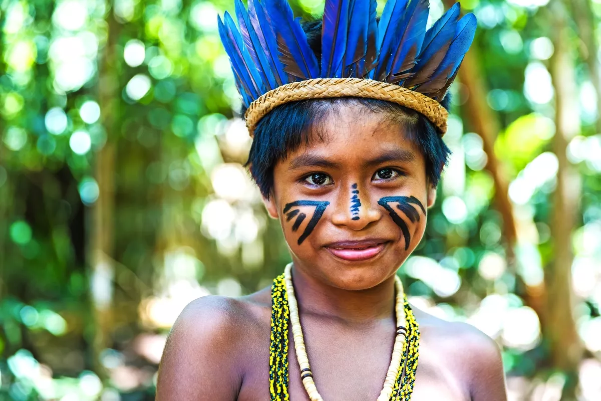 Urvölker im Amazonas, Brasilien - © filipefrazao - Fotolia