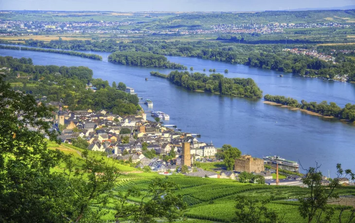 Blick vom Niederwald-Denkmal, Rüdesheim - © shutterstock_131592791