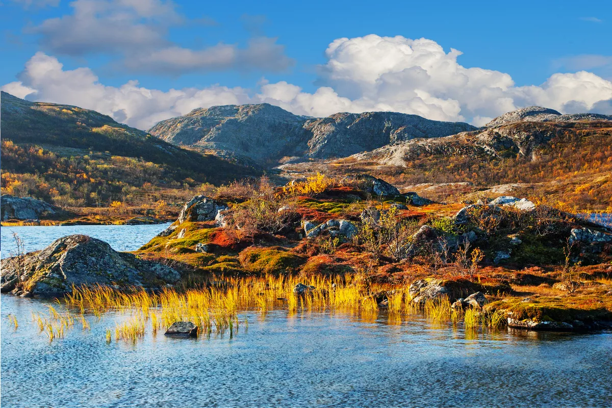 herbstliche Berglandschaft in Norwegen  - © gadagj - stock.adobe.com